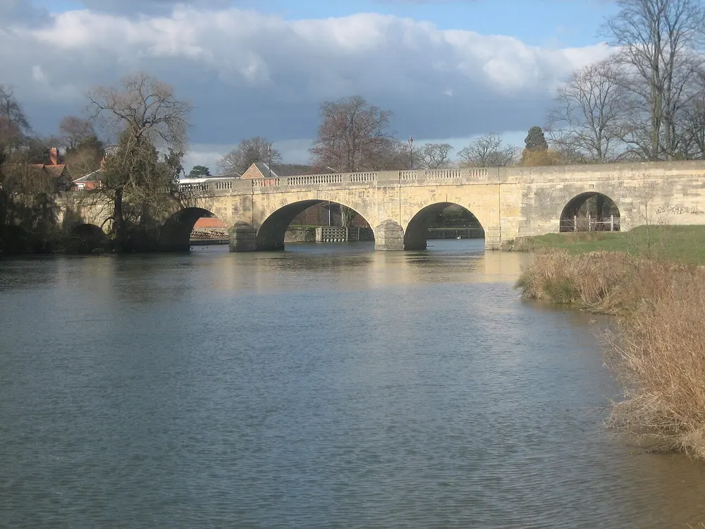 The long stone arches of Wallingford Bridge crossing the Thames below the town