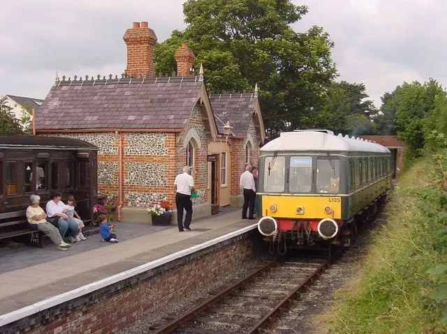 The platform and signals of Chinnor station on the Chinnor and Princes Risborough heritage railway